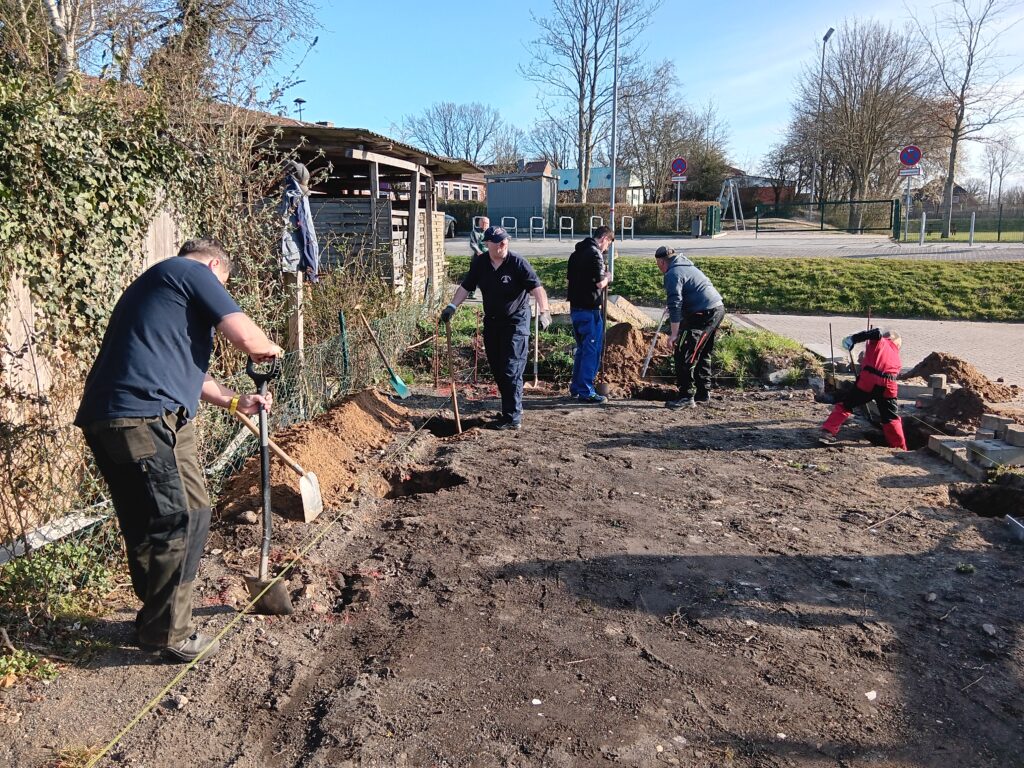 Start des Carport-Baus mit den Tiefbauarbeiten